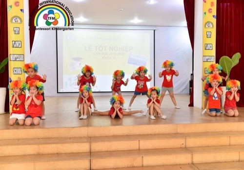 Tiết mục múa Chú hề của các bé trong Lễ Tốt nghiệp năm học 2019 - 2020