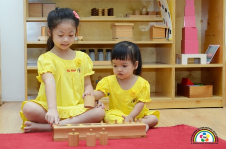 Lợi ích của việc ghép nhiều độ tuổi trong lớp học Montessori