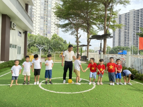 Hoạt động thể chất cùng Tiny Flower Montessori: Lợi ích cho sức khỏe với bộ môn đá bóng